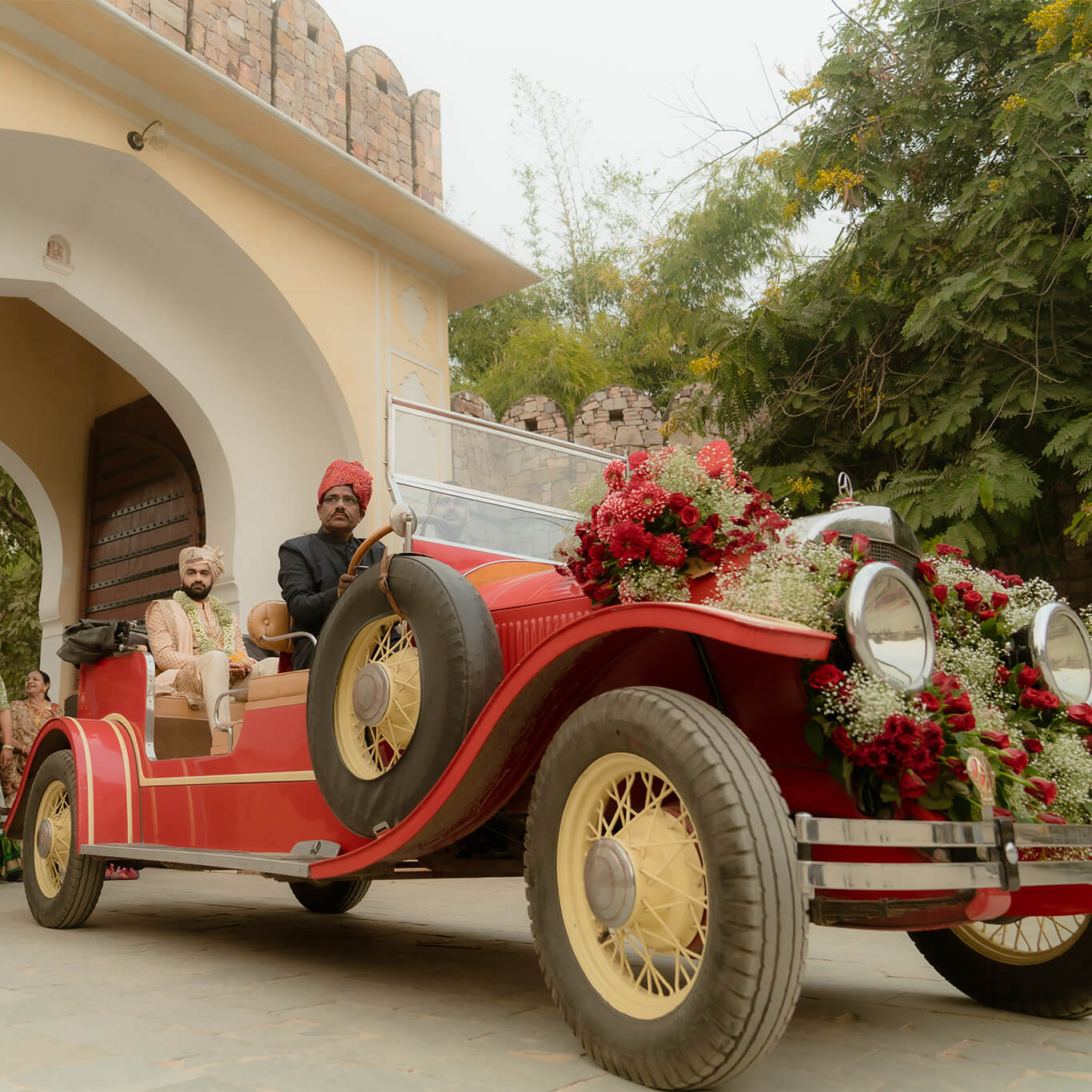 Pre wedding shoot locations in Bharuch, Best wedding photographer in Gujarat, Documentary style wedding photography, Pre wedding photoshoot packages Gujarat, High resolution wedding pictures